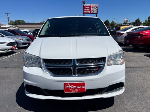 Used 2017 Dodge Grand Caravan SE w/ UConnect Hands-Free Group FWD image 3