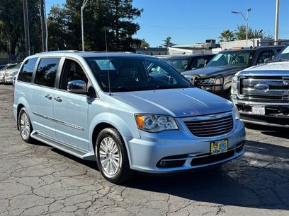 Used 2013 Chrysler Town & Country Limited w/ Luxury Group