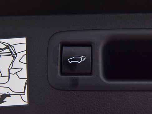 Used 2024 Toyota Highlander XLE image 27