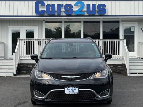 Used 2018 Chrysler Pacifica Touring-L FWD image 10