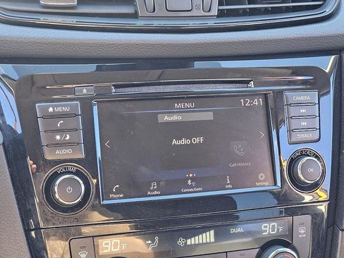 Used 2020 Nissan Rogue SV image 22