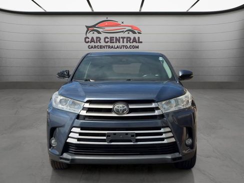 Used 2017 Toyota Highlander Plus AWD/4WD image 8