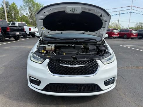 Used 2023 Chrysler Pacifica Touring-L FWD image 60
