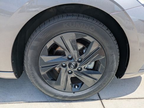 Used 2023 Hyundai Elantra SEL FWD image 9