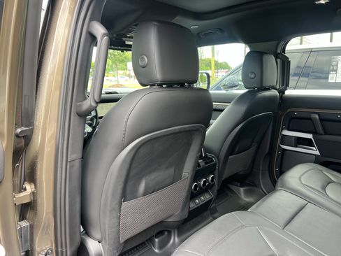 Certified 2023 Land Rover Defender 110 SE AWD/4WD image 31