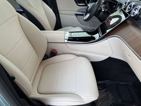 Used 2026 Mercedes-Benz GLC 300 image 23