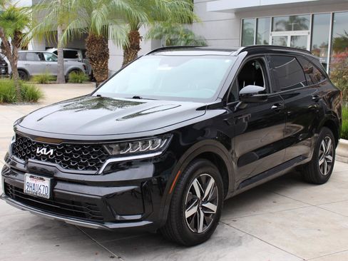 Used 2023 Kia Sorento S w/ Panoramic Sunroof Package image 5