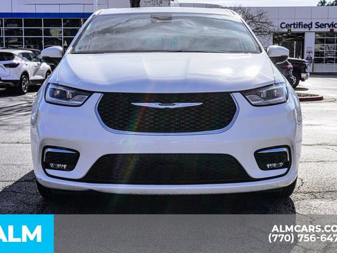 Used 2023 Chrysler Pacifica Touring-L image 12