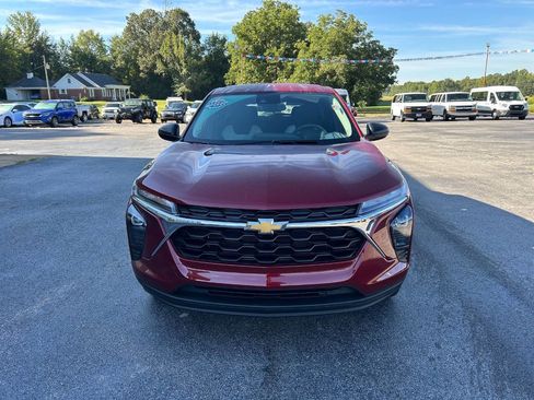 Used 2024 Chevrolet Trax LS image 3