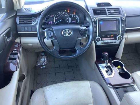 Used 2013 Toyota Camry XLE w/ Leather Pkg FWD image 10