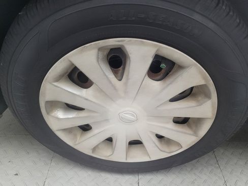 Used 2019 Nissan Versa SV FWD image 31