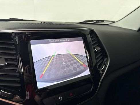 Used 2019 Jeep Cherokee Limited AWD/4WD image 19