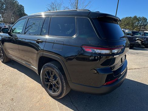 New 2025 Jeep Grand Cherokee L Altitude image 10