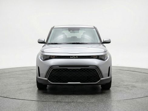 Used 2025 Kia Soul LX w/ LX Technology Package FWD image 2
