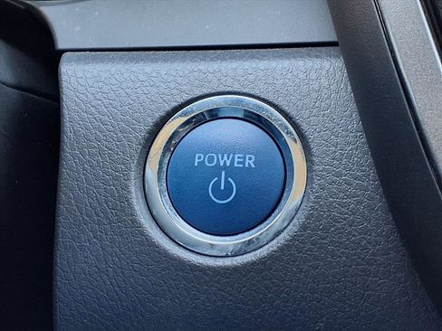 Used 2020 Toyota Camry LE image 9