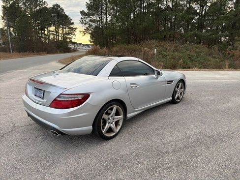 Used 2014 Mercedes-Benz SLK 350 image 4