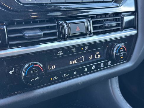 Used 2024 Nissan Pathfinder SV image 13