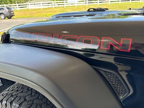 Used 2019 Jeep Wrangler Unlimited Rubicon w/ Dual Top Group AWD/4WD image 35