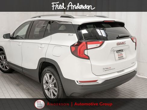 Used 2023 GMC Terrain SLT AWD/4WD image 3