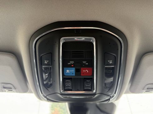 Used 2024 Jeep Grand Cherokee Laredo X w/ Trailer Tow Package image 28