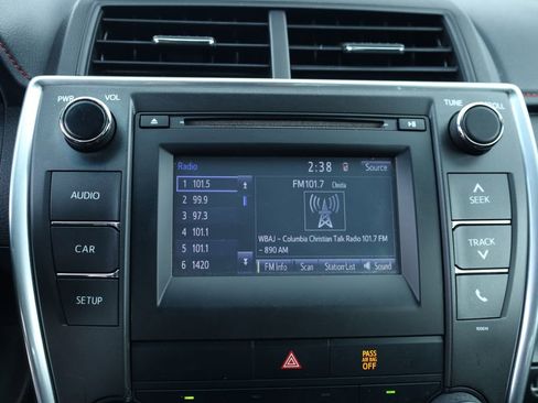 Used 2017 Toyota Camry SE image 31