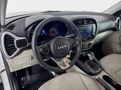 Used 2022 Kia Soul LX FWD image 9