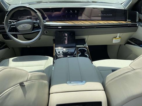 New 2026 Cadillac Escalade Platinum Sport AWD/4WD image 16