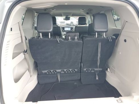 Used 2023 Chrysler Pacifica Touring-L FWD image 7