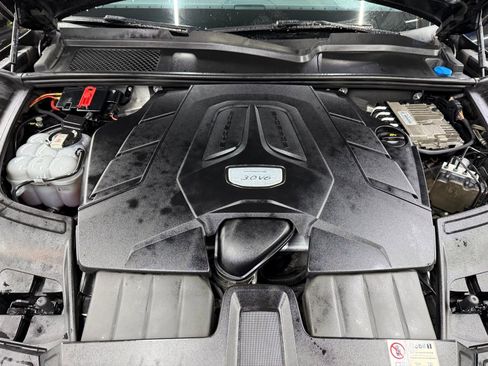 Used 2023 Porsche Cayenne Coupe image 26