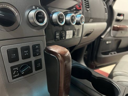 Used 2012 Toyota Sequoia Platinum image 43