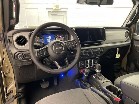 New 2025 Jeep Gladiator Willys image 10