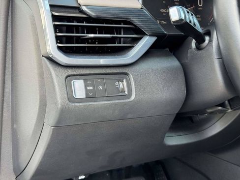 Used 2026 GMC Acadia Elevation w/ Elevation Premium Package FWD image 10