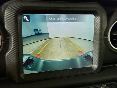Used 2020 Jeep Gladiator Overland AWD/4WD image 6