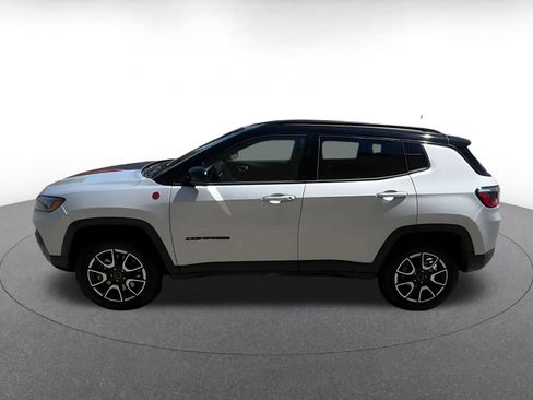 Used 2026 Jeep Compass Trailhawk AWD/4WD image 7