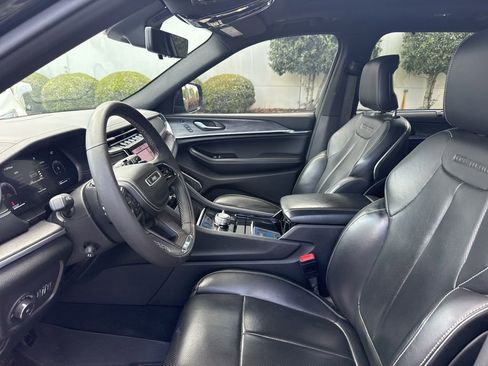 Used 2023 Jeep Grand Cherokee L Overland w/ Luxury Tech Group IV image 21