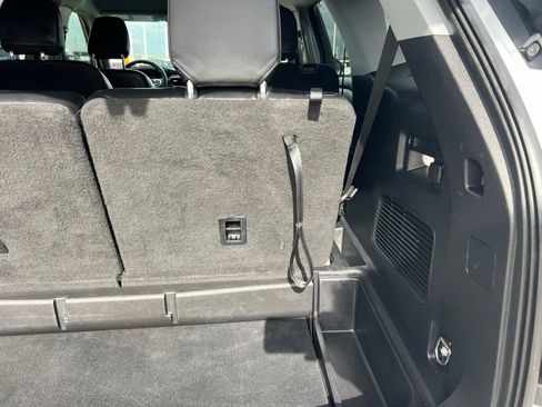 Used 2022 Ford Explorer Limited RWD image 9