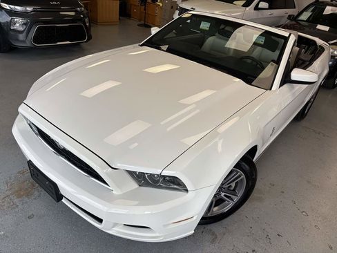 Used 2013 Ford Mustang Premium image 12