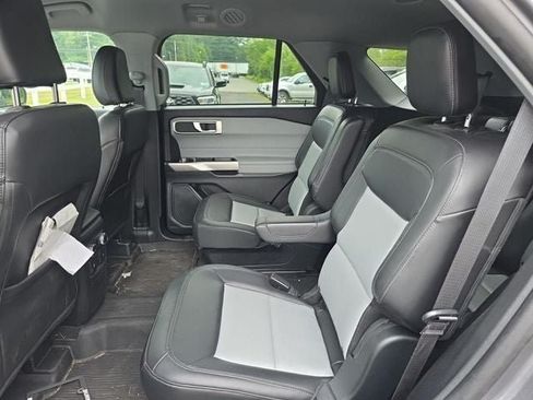 Used 2023 Ford Explorer XLT w/ Equipment Group 202A AWD/4WD image 6