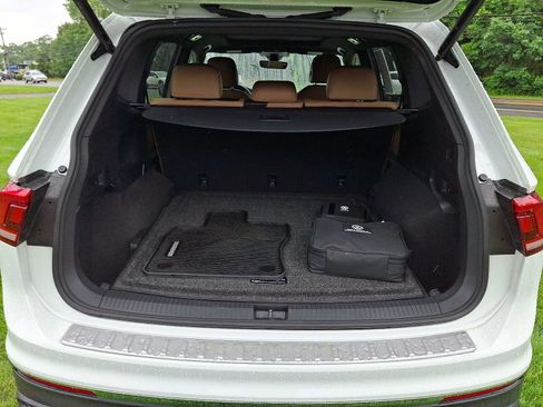 Used 2022 Volkswagen Tiguan SE AWD/4WD image 29