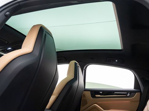 New 2026 Porsche Cayenne image 18