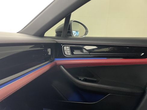 Used 2025 Porsche Panamera image 14