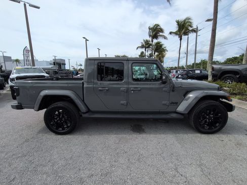 Used 2023 Jeep Gladiator Overland AWD/4WD image 4