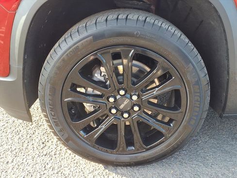 Certified 2023 GMC Acadia SLE w/ Driver Convenience Package image 10