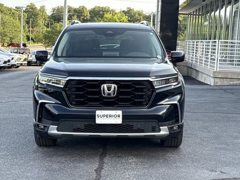 Used 2025 Honda Pilot Touring image 17