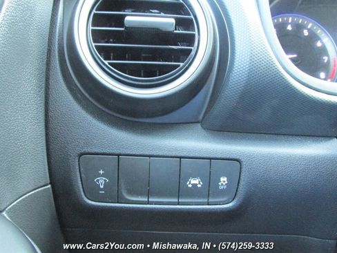 Used 2020 Hyundai Kona SE image 18