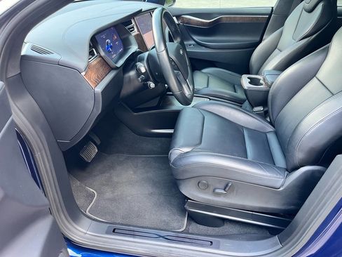 Used 2018 Tesla Model X 75D image 24