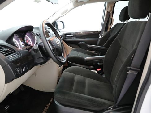 Used 2016 Dodge Grand Caravan SE w/ Quick Order Package 29E SE FWD image 8