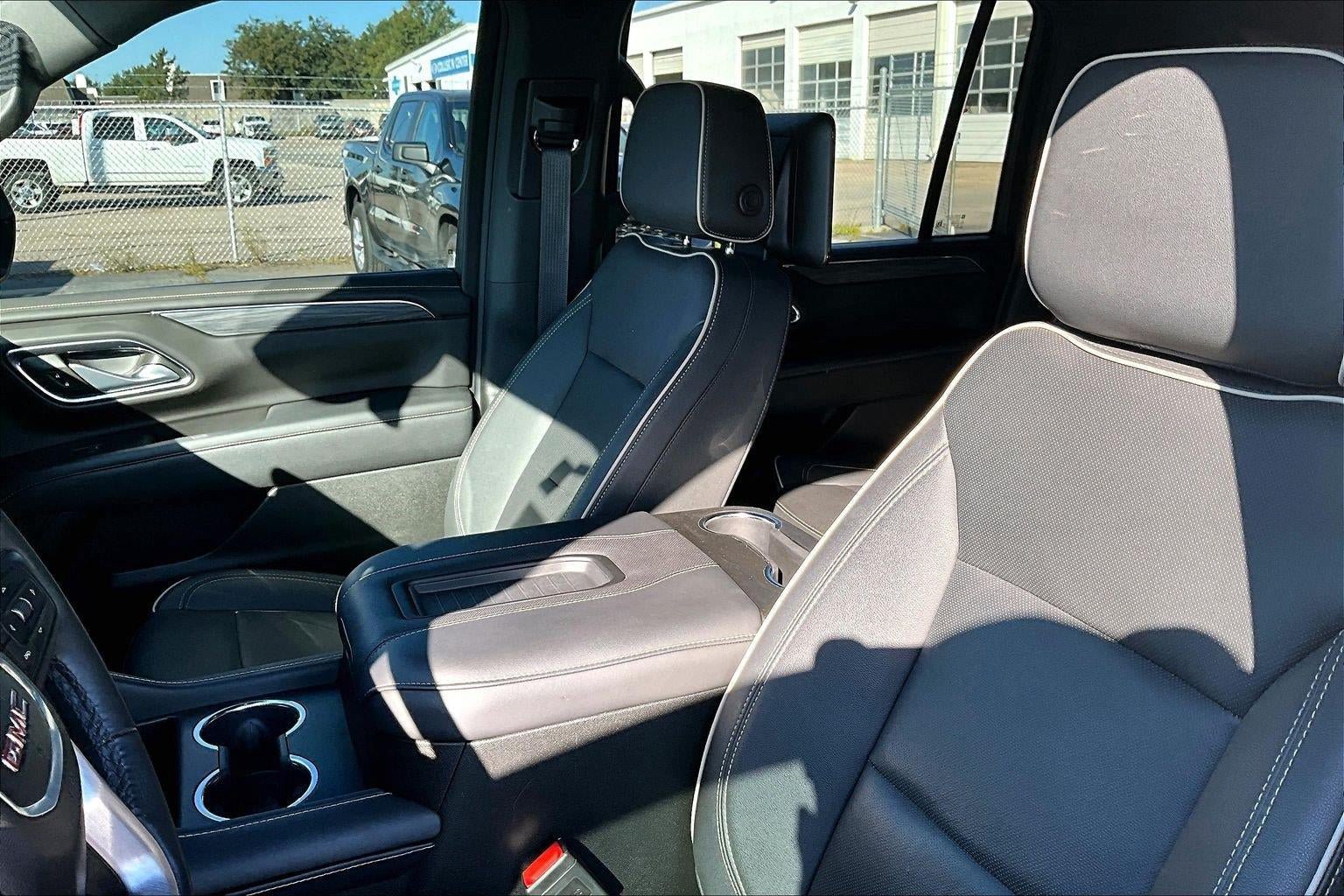 Used 2024 GMC Yukon XL SLT w/ SLT Luxury Package AWD/4WD image 23