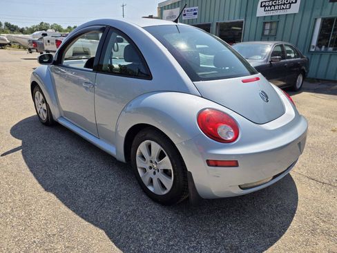 Used 2009 Volkswagen Beetle S FWD image 12