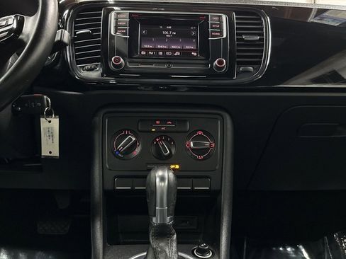 Used 2019 Volkswagen Beetle 2.0T S image 22